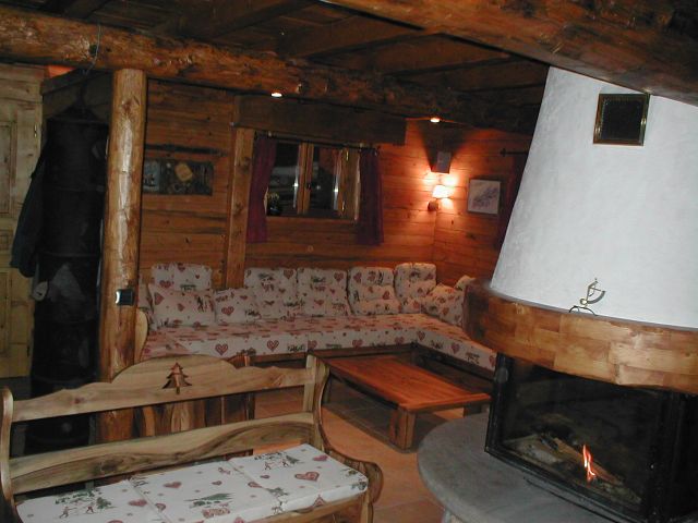 6 chambres, 3 SDB, cheminée, sauna, navette.