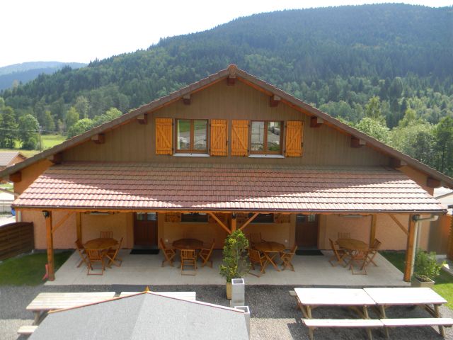 CHALET DE 2 APPARTEMENTS DE 9 PERS. CHACUN A VENTRON 