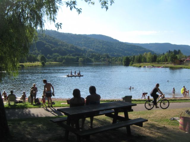 CHALET DE 2 APPARTEMENTS DE 9 PERS. CHACUN A VENTRON 