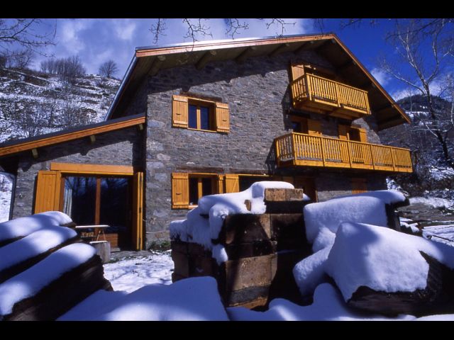 Le chalet de pierre avec accès aux 3 vallées 