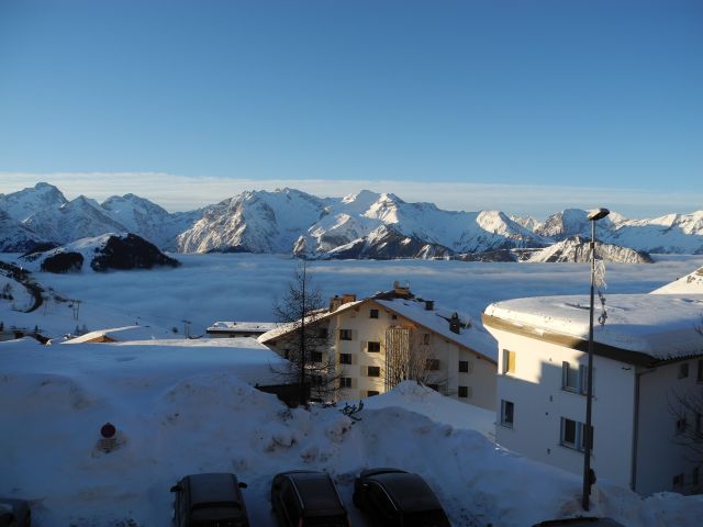 La vue plein sud avec la mer de nuages (photo prise du balcon au lever du soleil)
