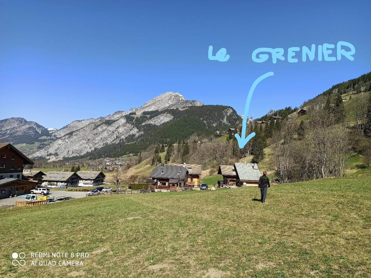 Le Grenier au printemps dans son environnement (avril 2020)