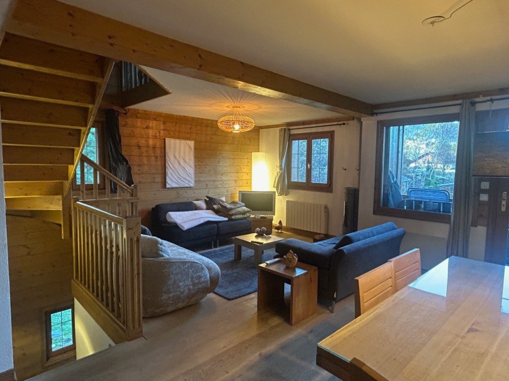 CHALET AVEC SAUNA ET PROXIMITÉ PISTES  / LOCATION A LA SAISON POSSIBLE