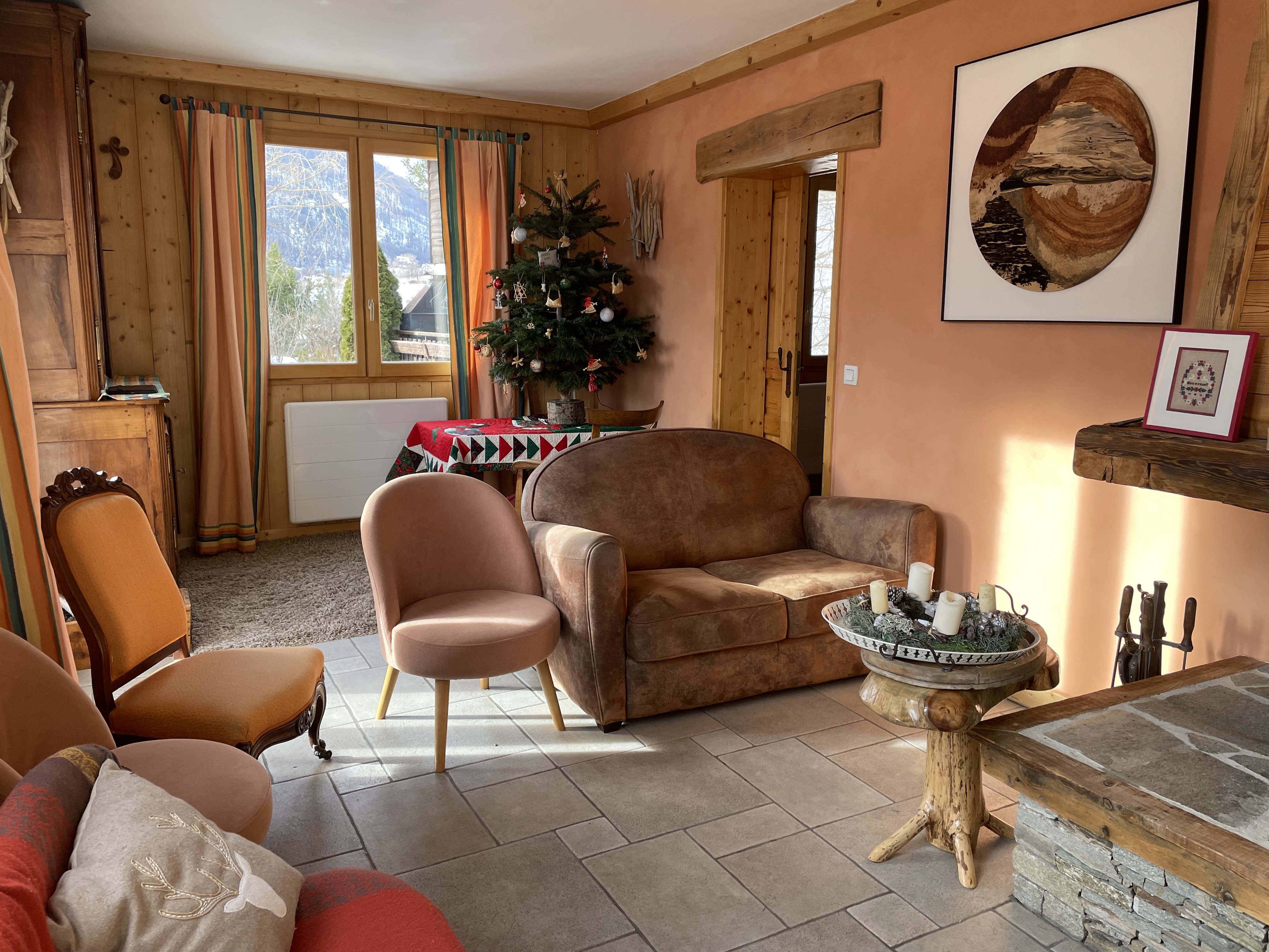 Au Laurau, le ski sans voiture dans une grande maison comme chez vous