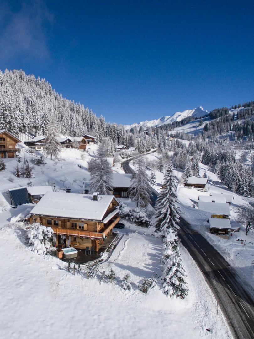 Kookaboora 4*-300m2, Jacuzzi, conception bioclimatique. Location à la semaine (hiver, été) du dimanche au dimanche (moins de circulation); location mid-week ou weekend (printemps, automne). 