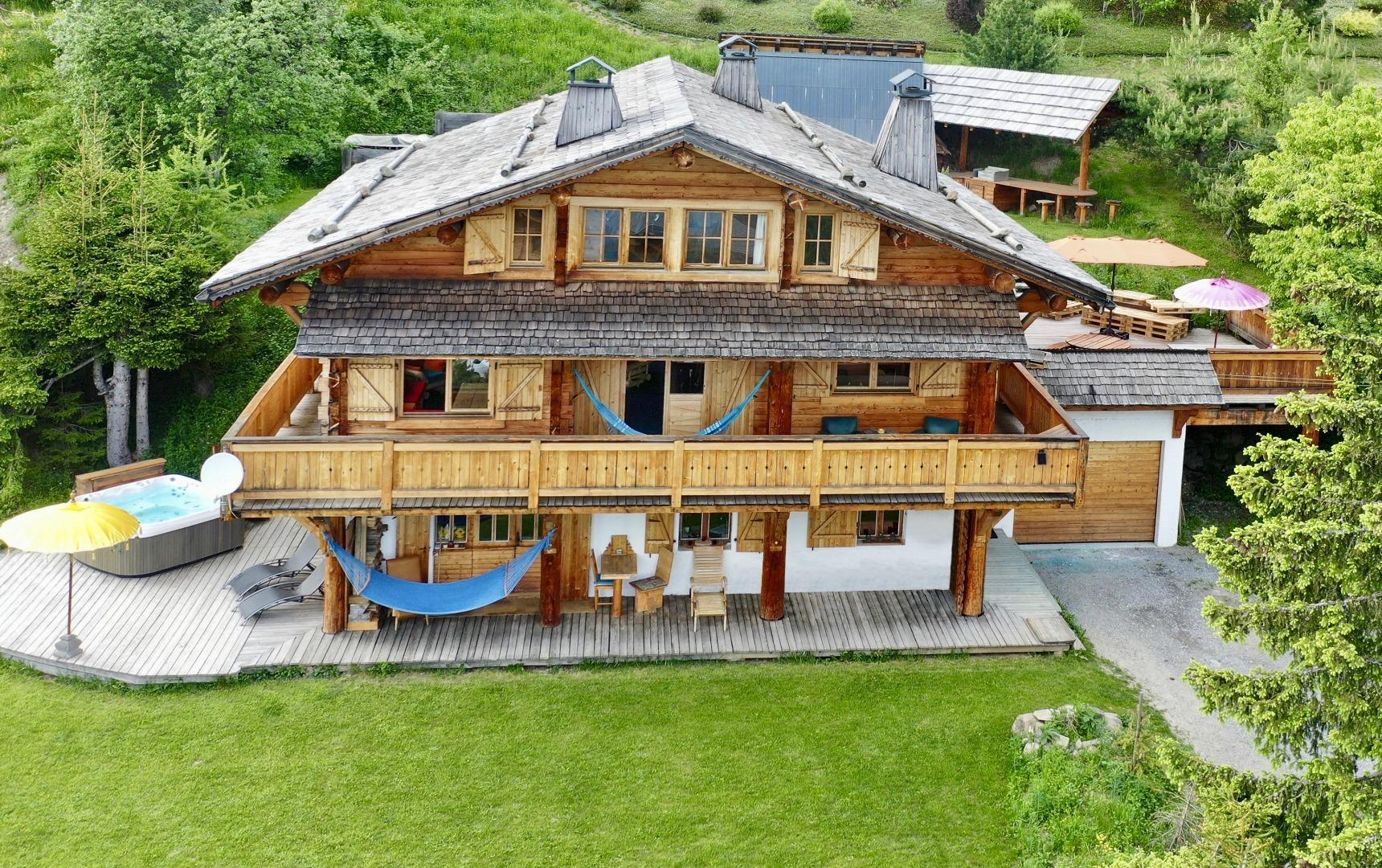 Kookaboora 4*-300m2, Jacuzzi, conception bioclimatique. Location à la semaine (hiver, été) du dimanche au dimanche (moins de circulation); location mid-week ou weekend (printemps, automne). 