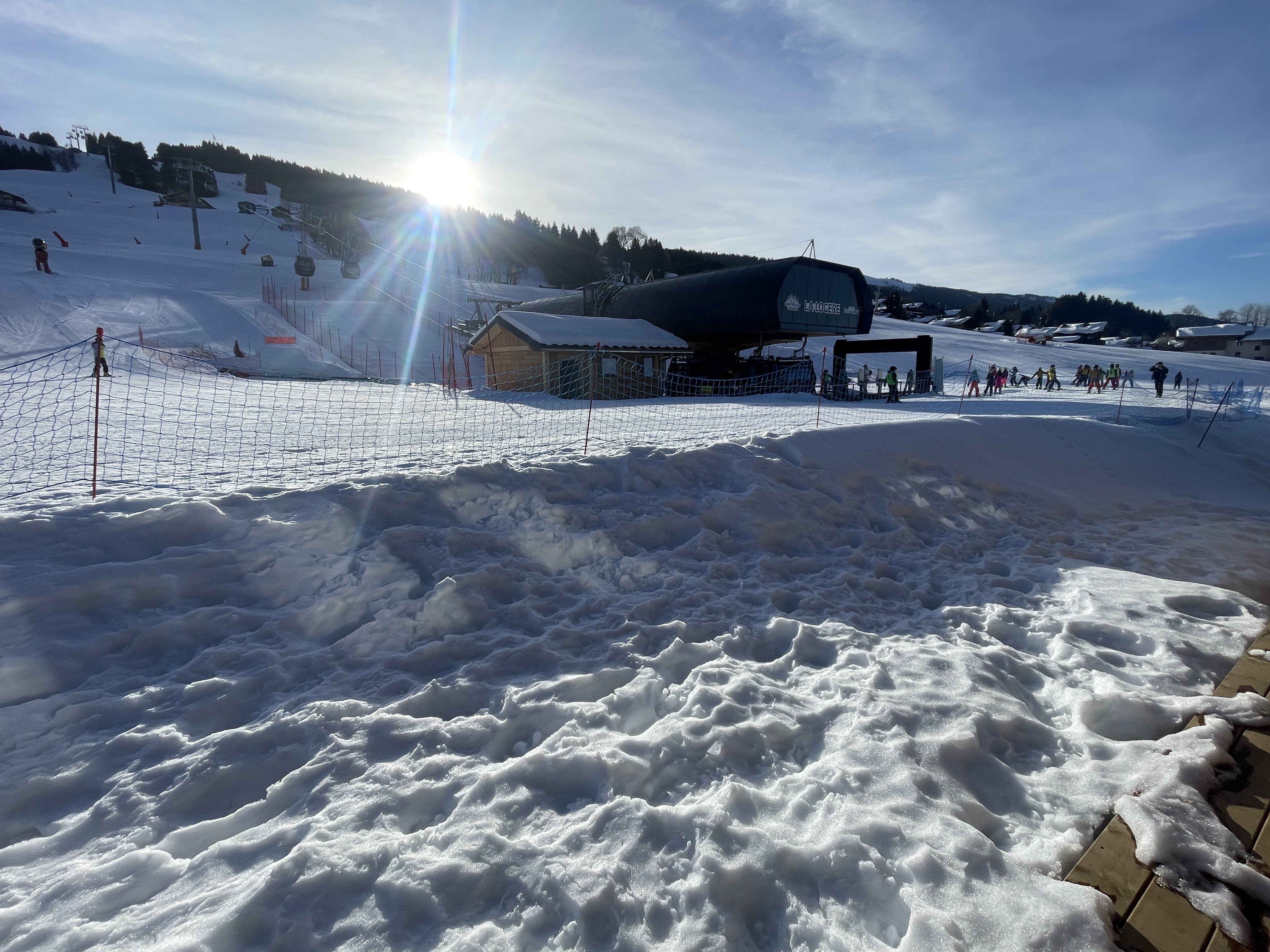 SUR LES PISTES et AU CENTRE du village