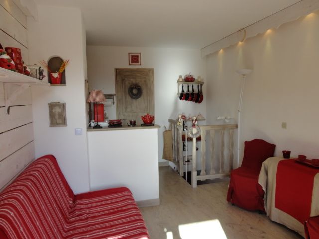 le SCHUSS 5 - terrasse ensoleillée - arrivée ski aux pieds à l'appartement.