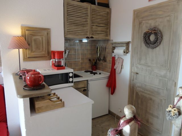 le SCHUSS 5 - terrasse ensoleillée - arrivée ski aux pieds à l'appartement.