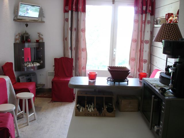 le SCHUSS 5 - terrasse ensoleillée - arrivée ski aux pieds à l'appartement.