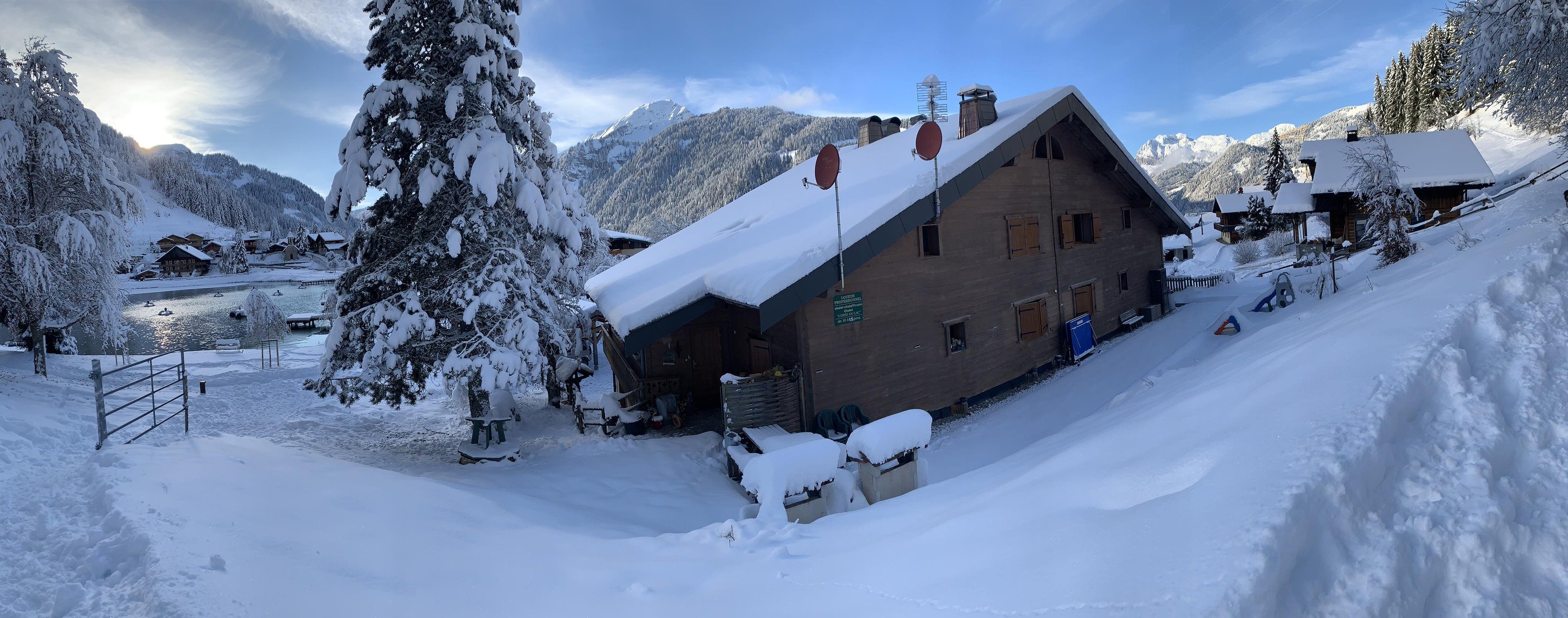 le chalet vue du chemin derrière
