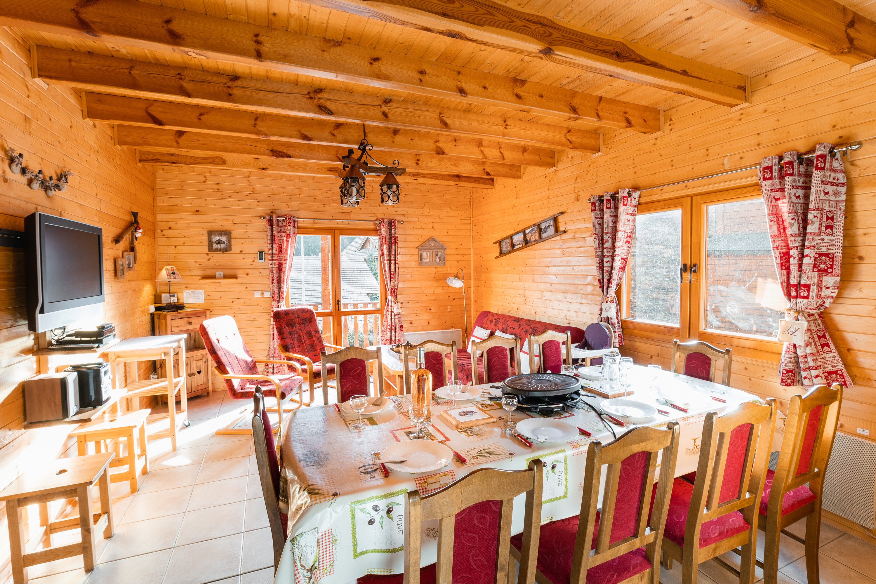 CHALET LUXE LE MESLAY  SAUNA/WIFI/NETFLIX- RECOMMANDE par anciens locataires- PROCHE CENTRE BIEN ETRE O'DYCEA