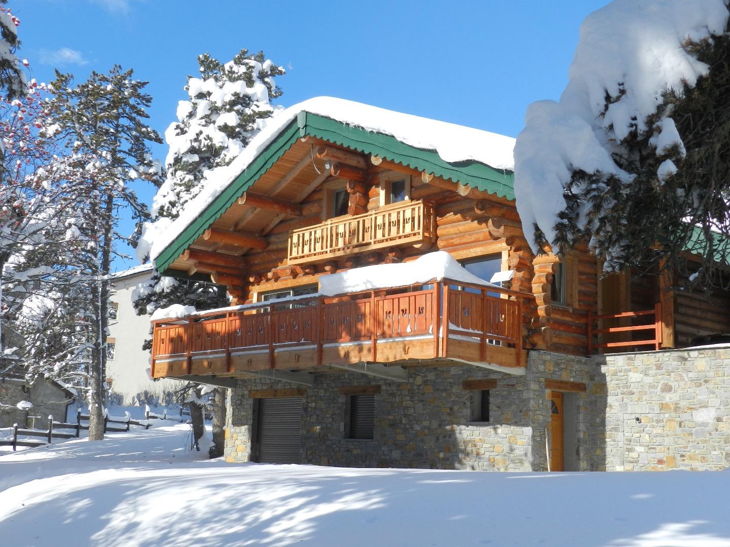 chalet LES SORBIERS, en rondins haut de gamme classé 4 étoiles.                             