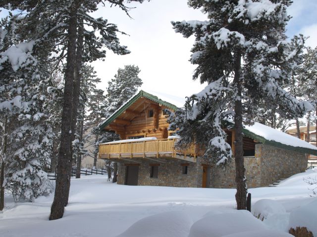 chalet LES SORBIERS, en rondins haut de gamme classé 4 étoiles.                             
