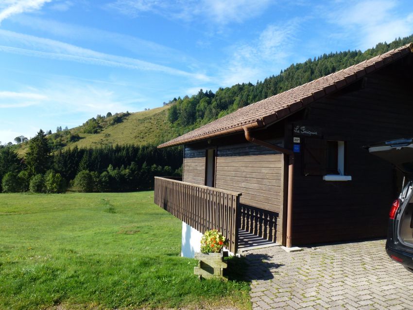 CHALET Le Paiquis labellisé "Famille plus" Idéal enfants, sur une route privée 