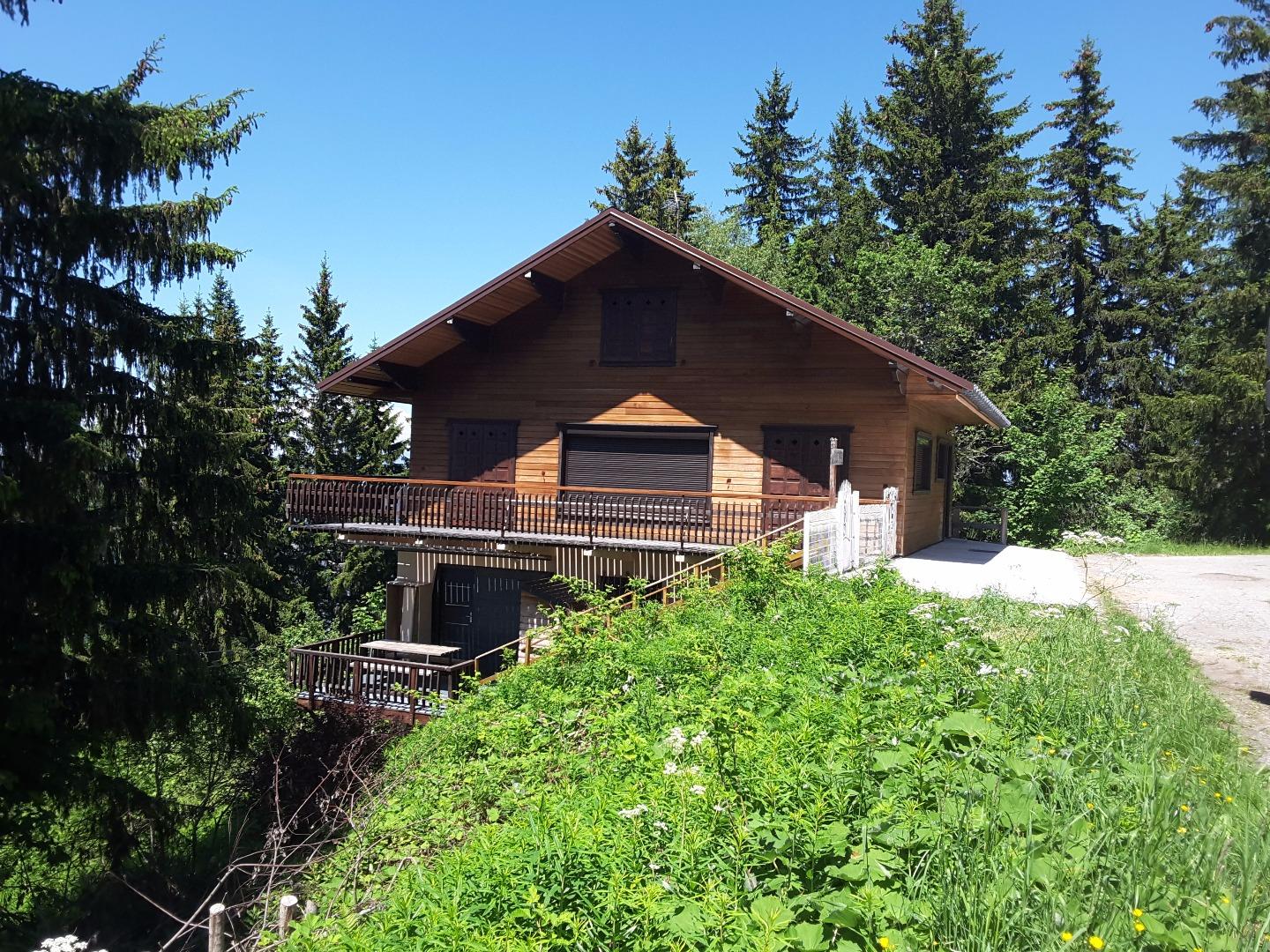 Vue l'été venant de la piste des tufs