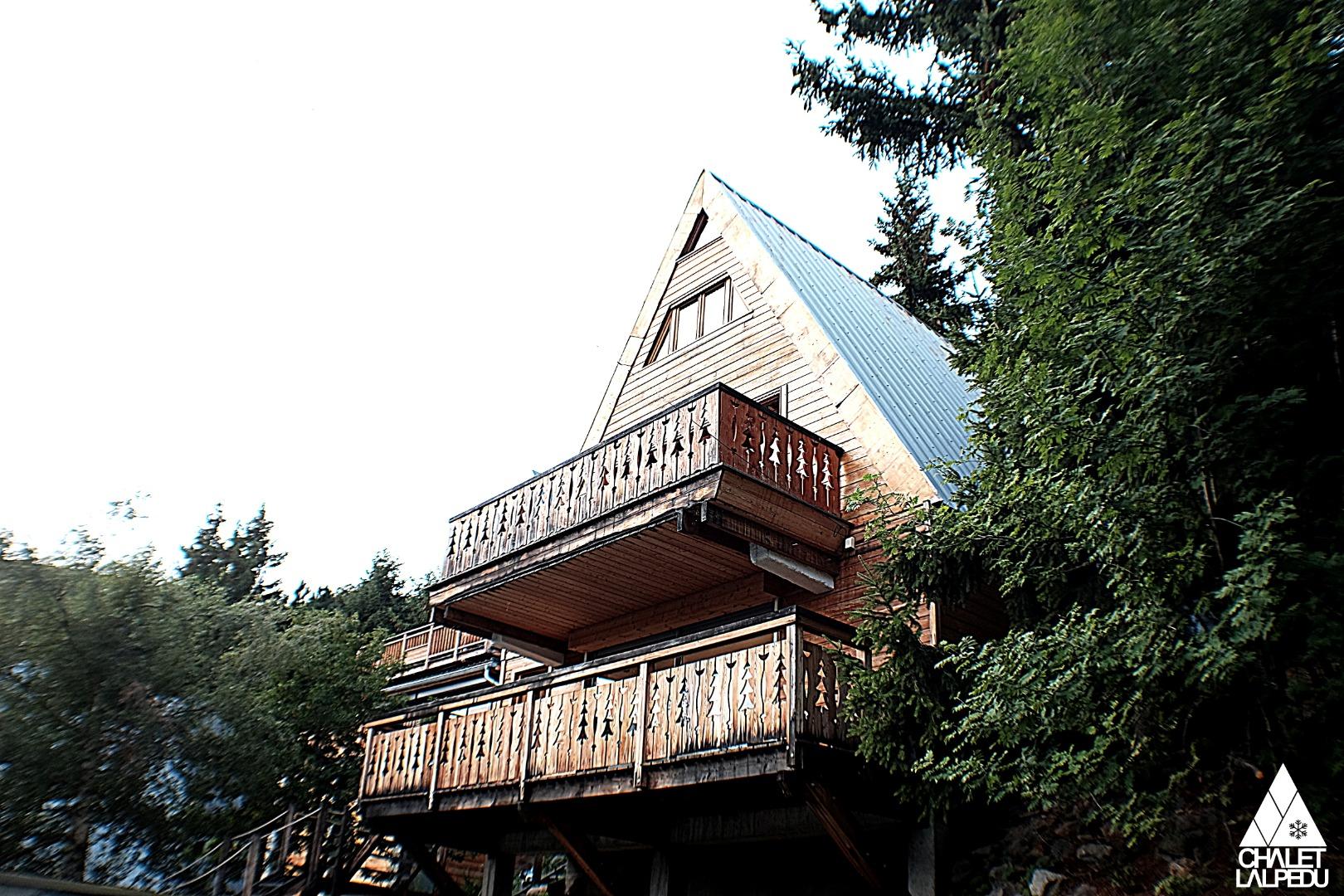vue extérieure du chalet en été
