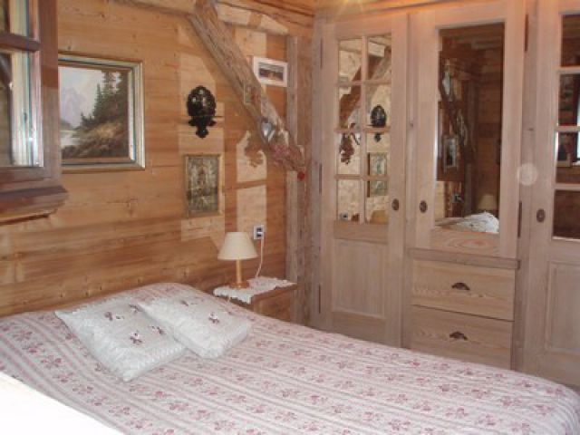 COMBLOUX Cosy rez jardin dans chalet individuel-face Mt-Blanc, 2 pas du village  