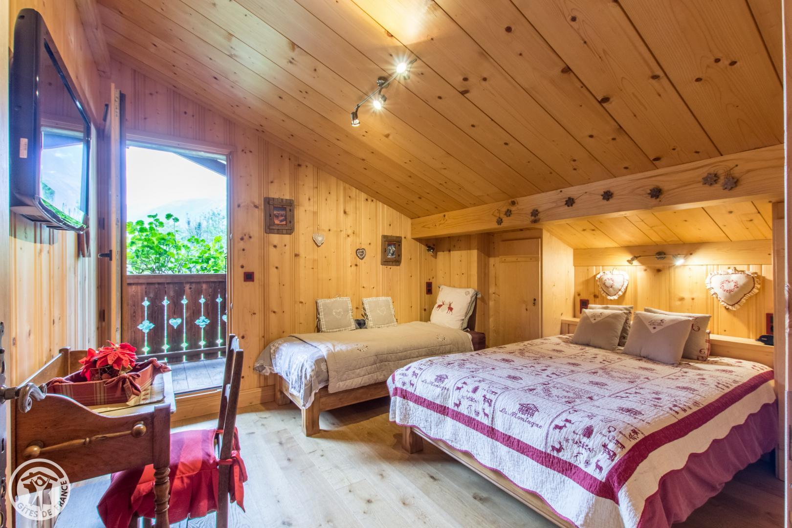  CHALET DE LUXE  SPA DISPO 4/07/2026 AU 25/07/2026 LIT FAIT GRAND JARDIN VUE CHAINE DU MT BLANC 
