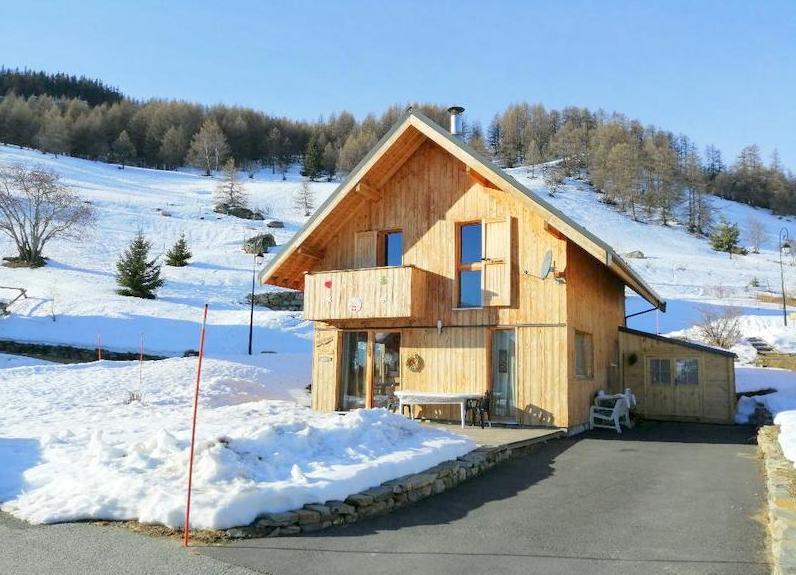- CHALET   D'ALBIEZ  Meublé Classé 3 étoiles - ALBANNE  1650 m