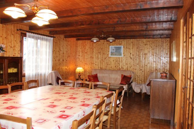Pièce de séjour :coté salle à manger
