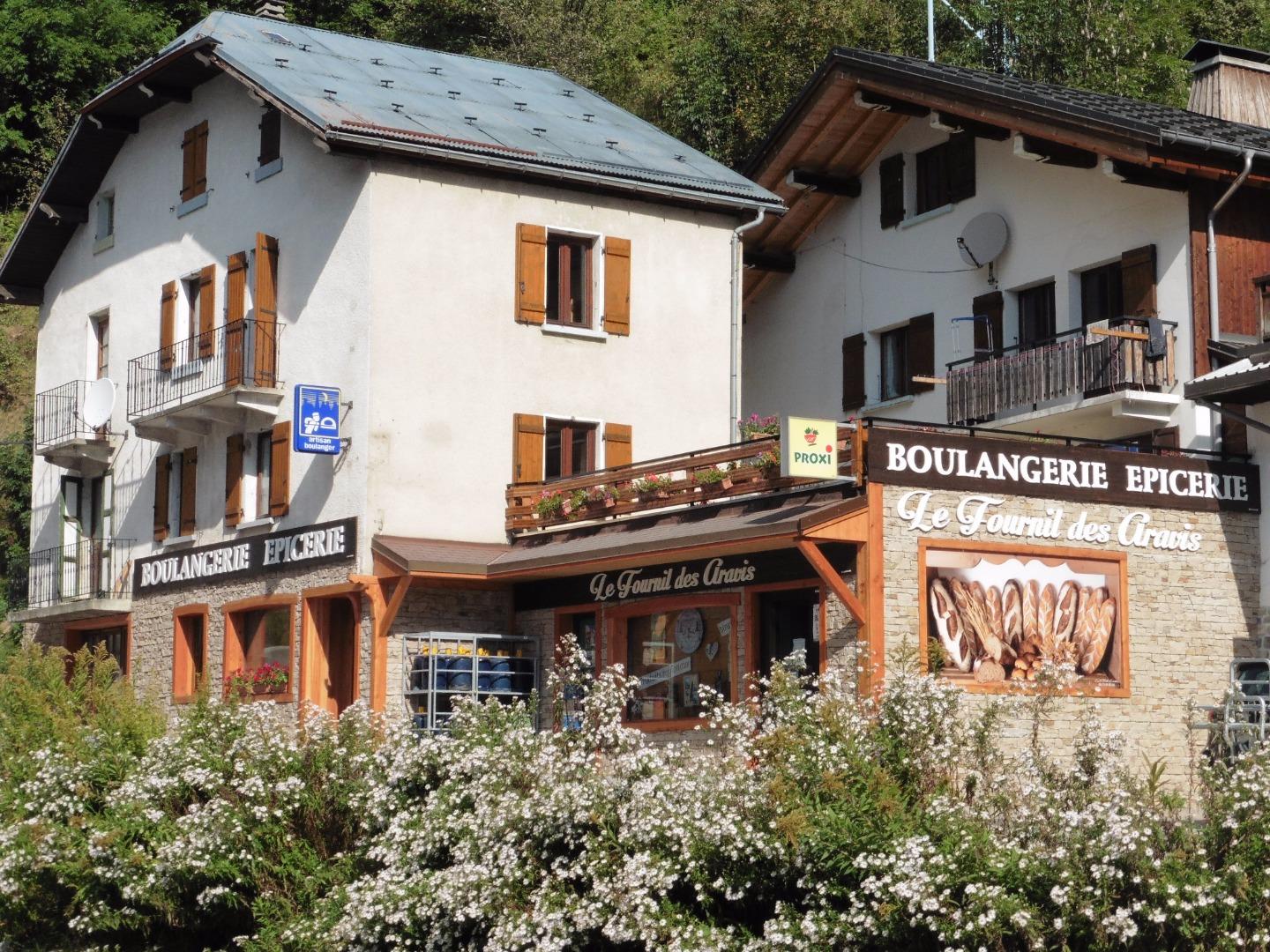 LE FOURNIL DES ARAVIS 14 PERS