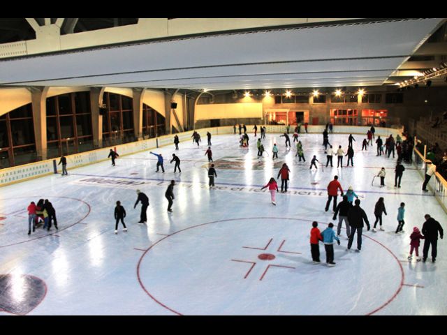 patinoire à 10mns du chalet.