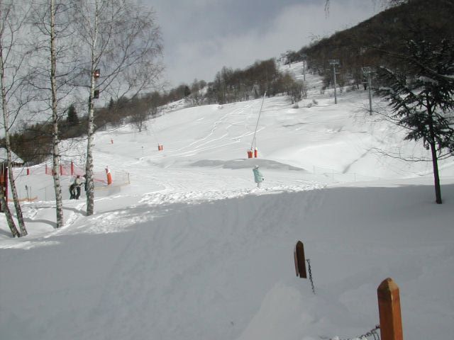 ARRIVEE DES PISTES DEVANT LA MAISON ( TELESSIEGE DES CLOCHETTES )
AVEC FIL NEIGE DES FEES   GRATUIT POUR LES DEBUTANTS