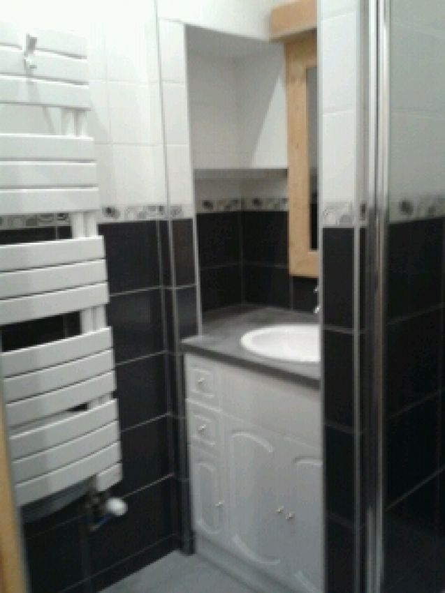 1 ERE SALLE DE BAIN AVEC DOUCHE