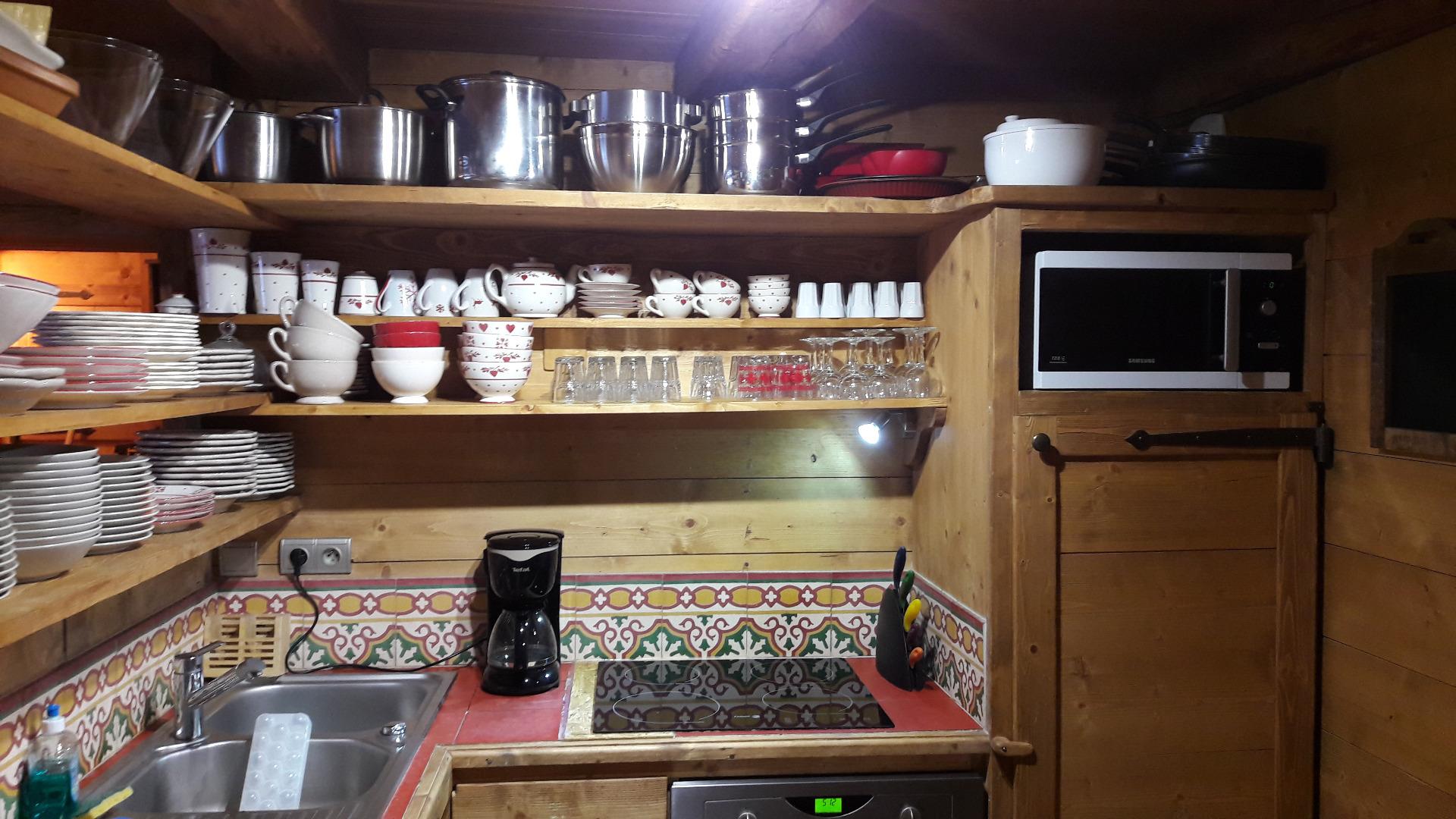 90m2, 10 personnes, 3 SDB, 2 WC, Wifi Privé Gratuit, Aux pieds des pistes