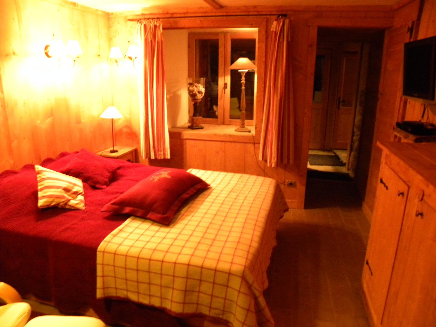 90m2, 10 personnes, 3 SDB, 2 WC, Wifi Privé Gratuit, Aux pieds des pistes