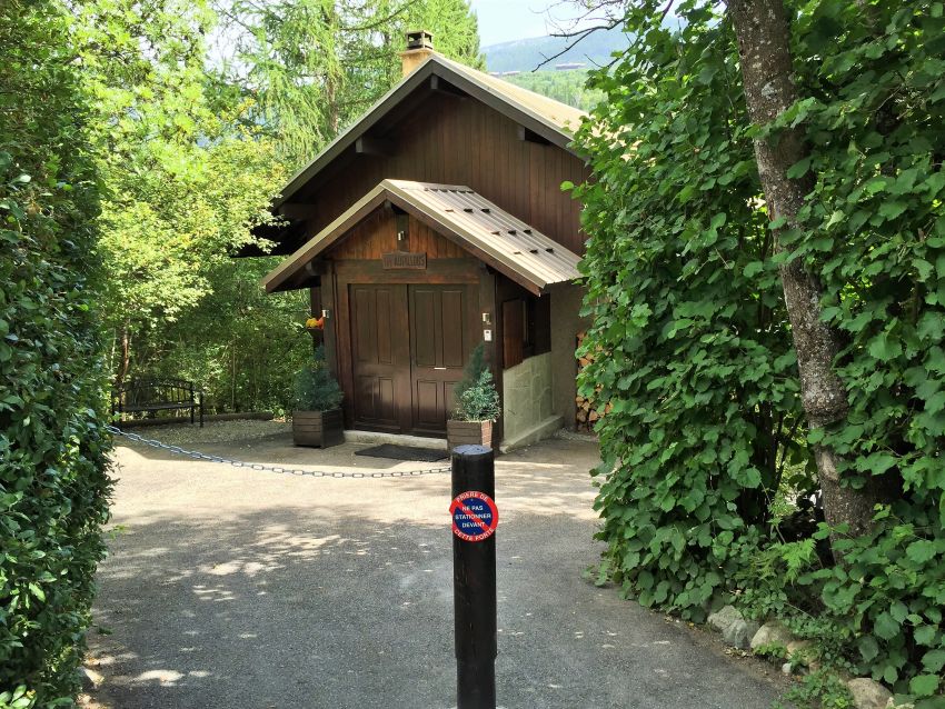 LES AUPILLOUS ; sauna, spa, balnéo, vue imprenable, salle de cinéma, terrain de pétanque privé et babyfoot !