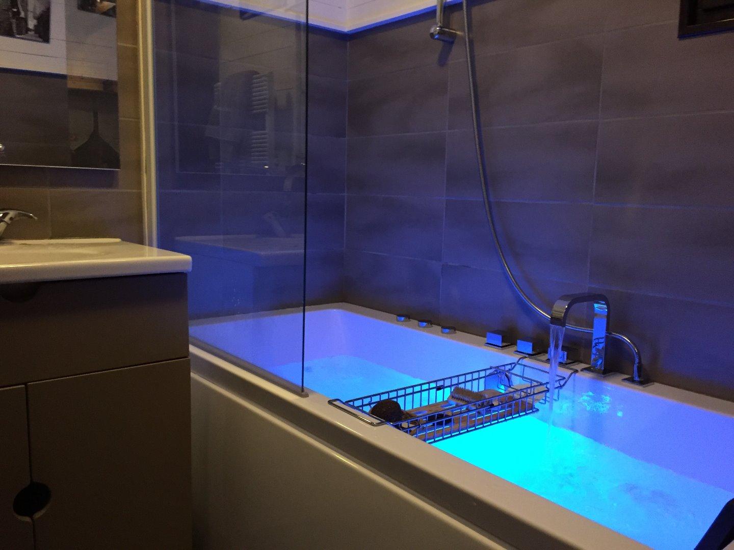 LES AUPILLOUS ; sauna, spa, balnéo, vue imprenable, salle de cinéma, terrain de pétanque privé et babyfoot !