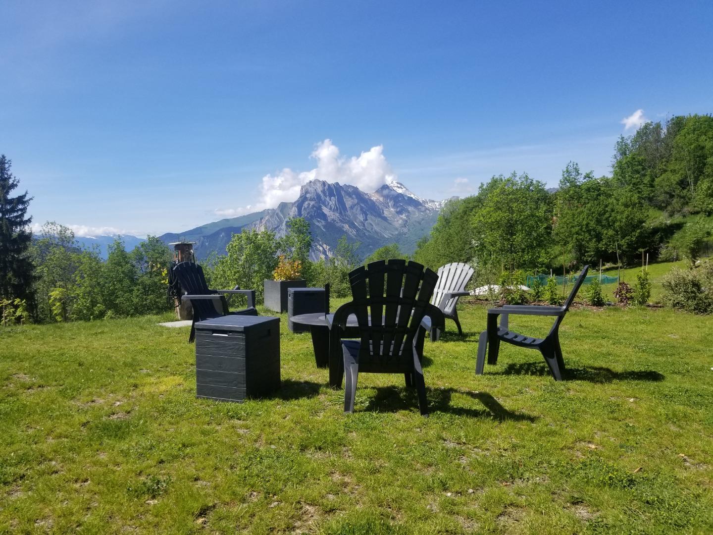 CHALET LE PUISOT LUXUEUX AVEC SAUNA PISCINE AVEC VUE IMPRENABLE SUR LES MONTAGNES