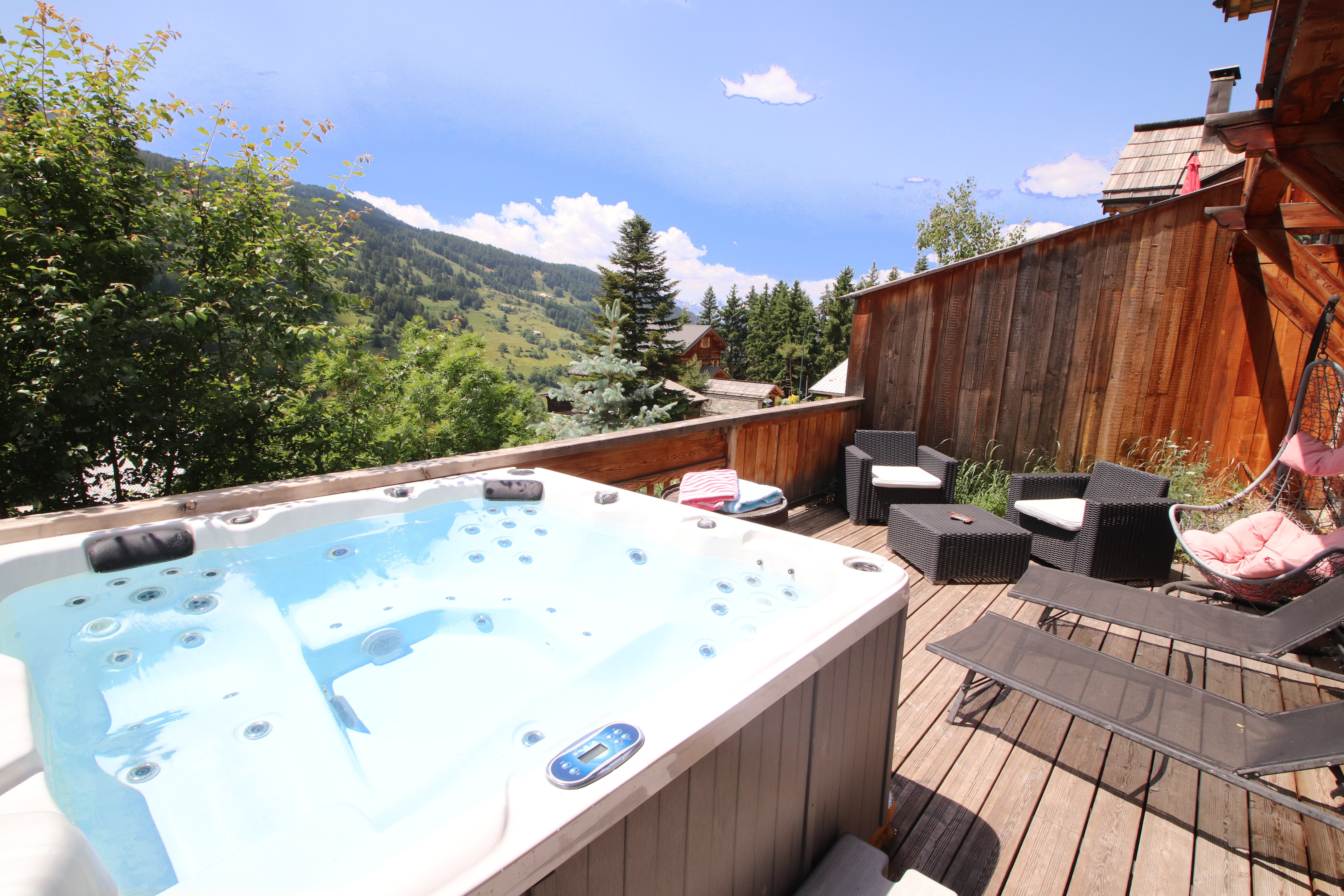 CHALET DE CHARME VUE PISTES JACUZZI SALLE DE CINEMA