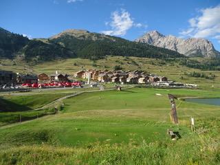 Vue du Hameau de l'Obélisque depuis le golf