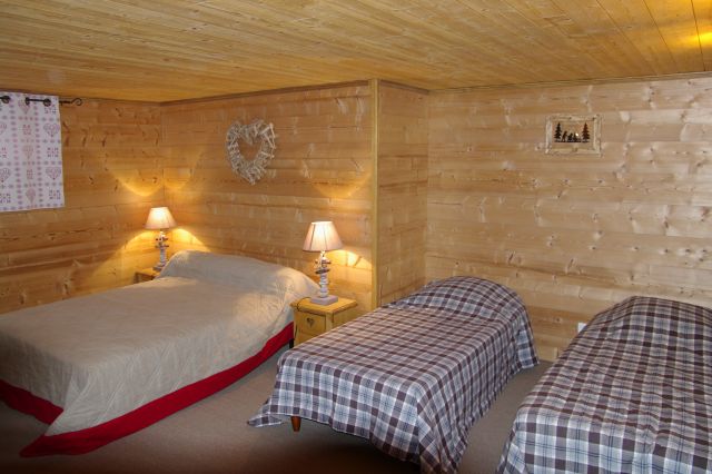 1ère chambre RDC  lit 160x200   2 lits 90x190