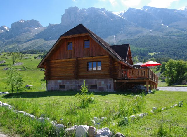 Le chalet en été côté OUEST