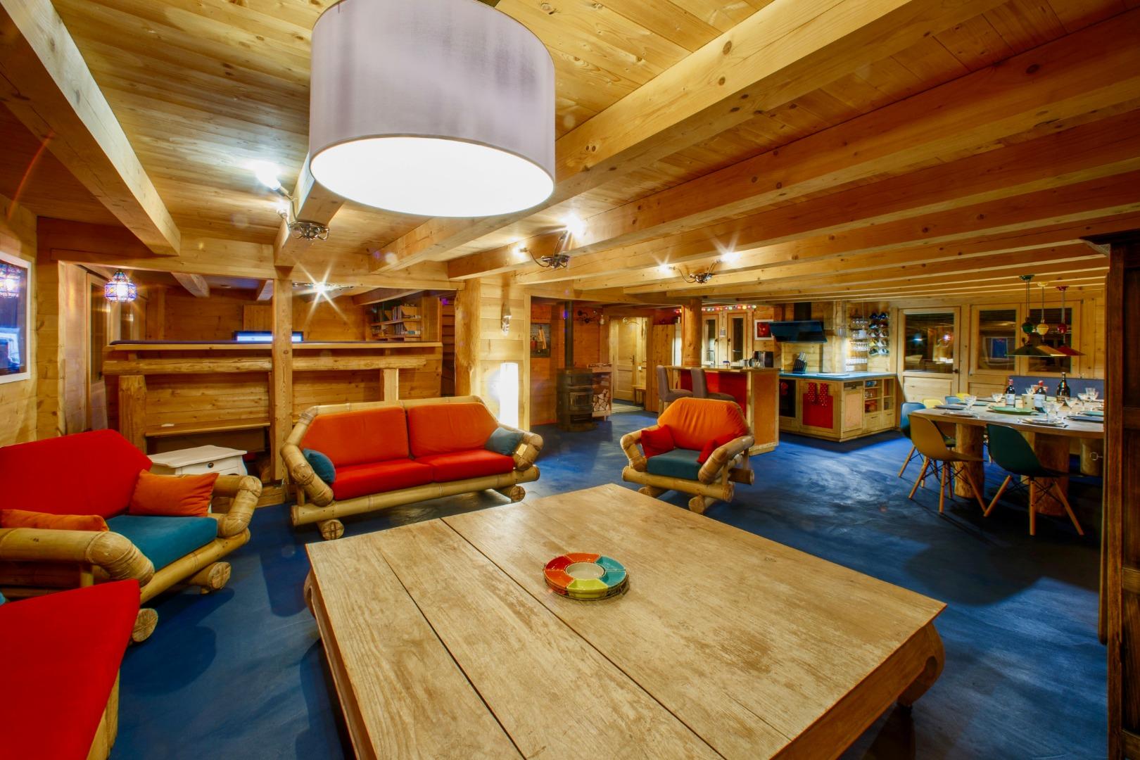 Kookaboora 4*-300m2, Jacuzzi, conception bioclimatique. Location à la semaine (hiver, été) du dimanche au dimanche (moins de circulation); location mid-week ou weekend (printemps, automne).