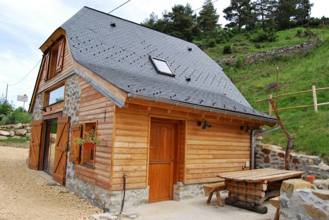 Façade sud du chalet et terrasse 