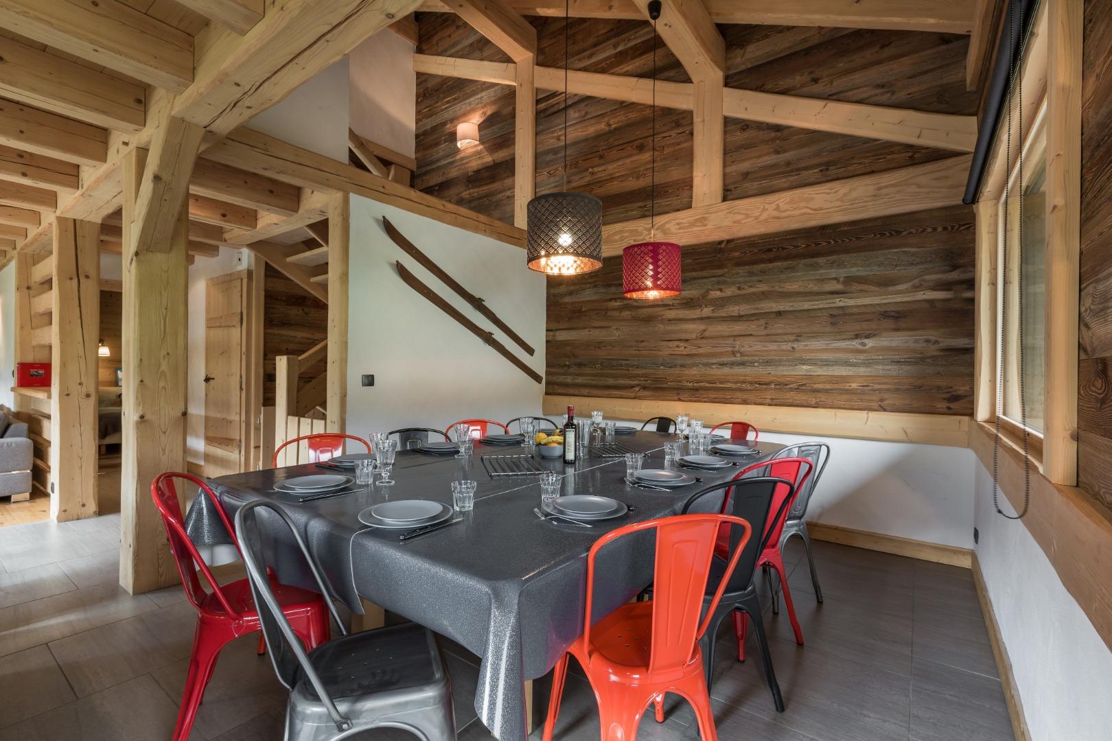 Chalet La Boule de Gomme avec SAUNA, Cheminée, luge devant le chalet VTT électriques