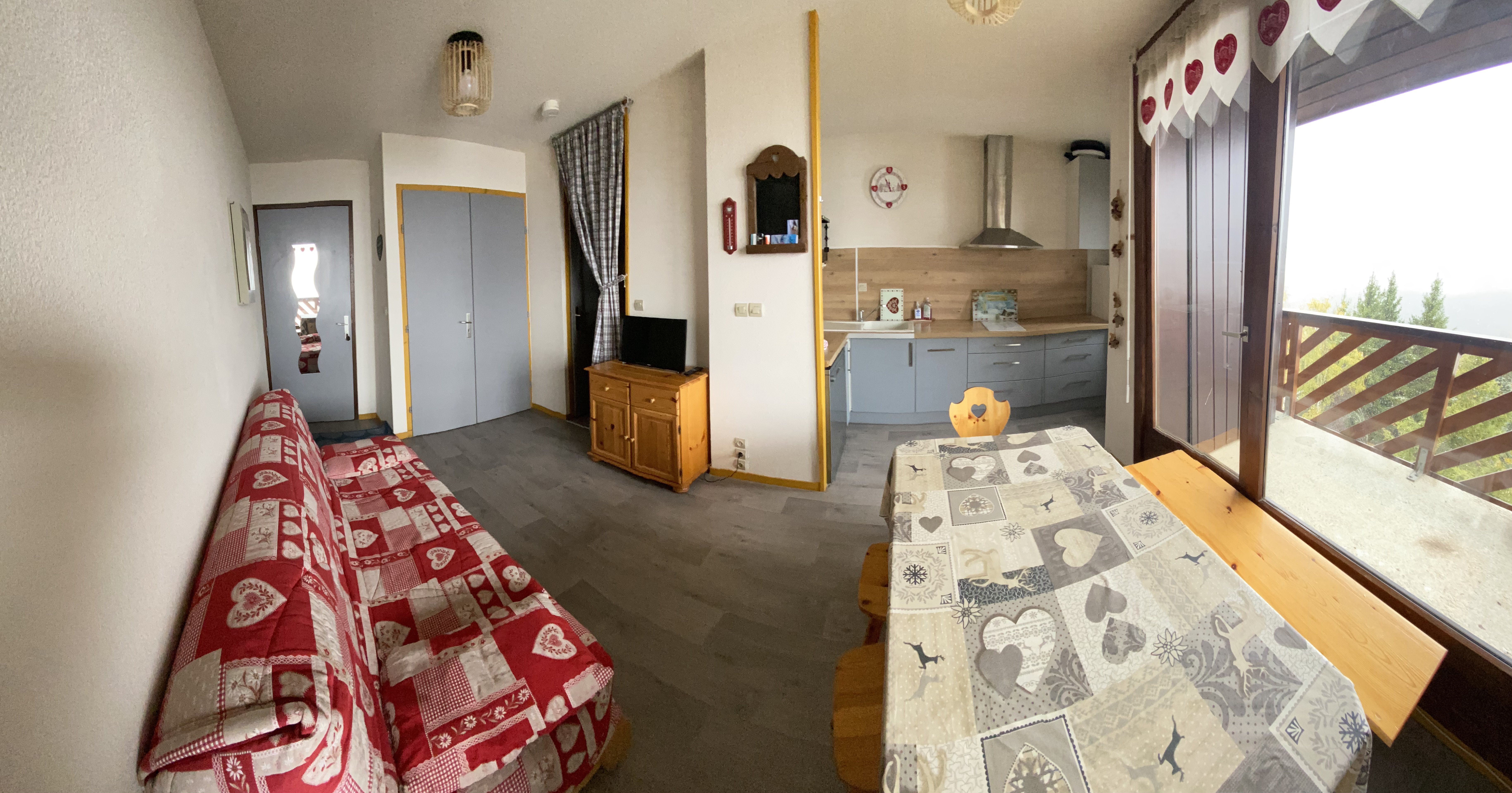 Duplex 45 m2. Belle vue sur la vallée, proche pistes.