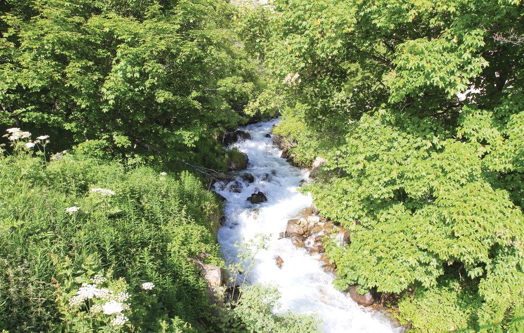le torrent à truites qui descend de l'Alp du Lauzet,  à quelques mètres de la maison...