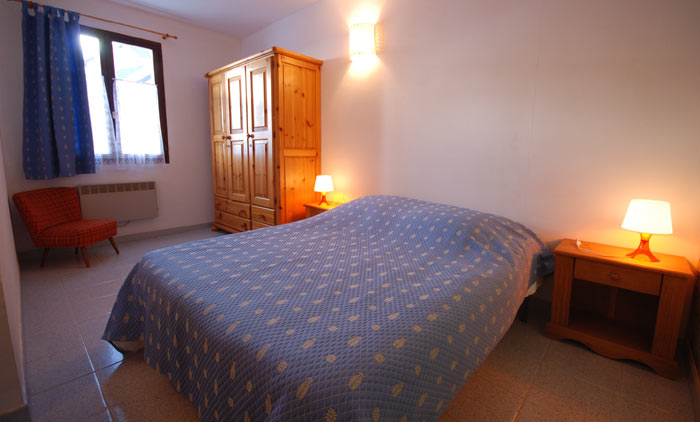 4 PERSONNES : CHA 12