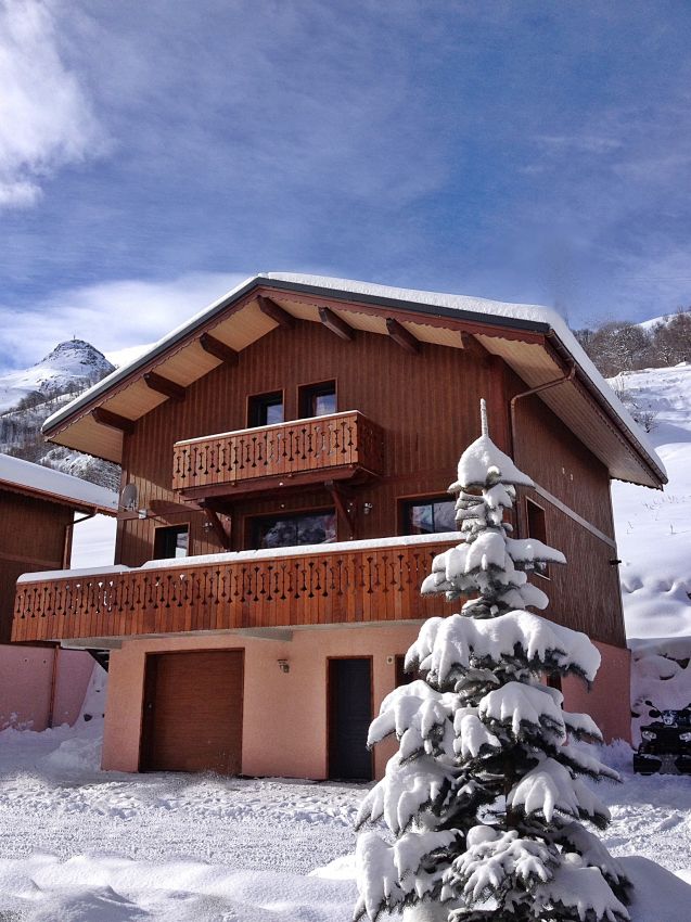 Chalets Lacuzon- au pied des pistes des 3 Vallées avec sauna et jacuzzi