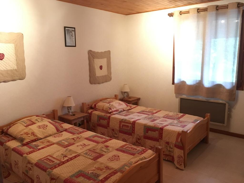 Loumurgis 10 personnes 6 personnes au 1er et 4personnes au rez-de-chaussée du même chalet 