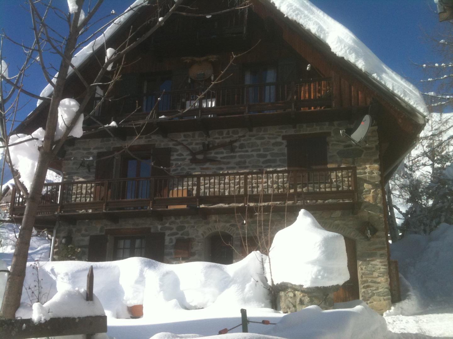 Loumurgis 10 personnes 6 personnes au 1er et 4personnes au rez-de-chaussée du même chalet 