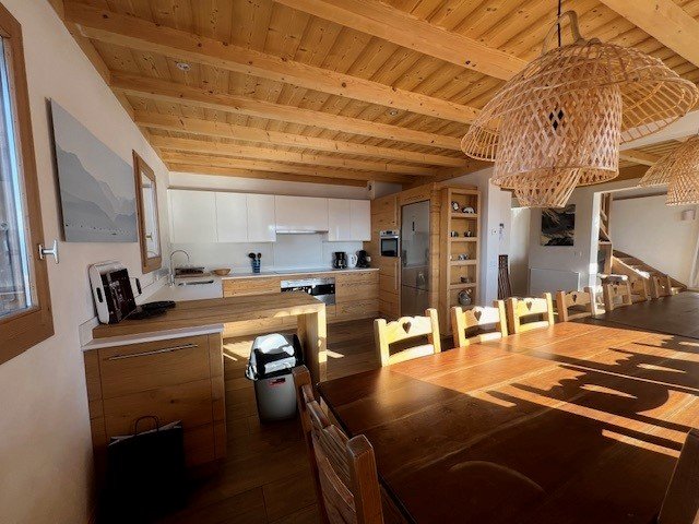 BARBE DE BOUC directement sur pistes ! Vue spectaculaire, sauna, ski room, décoration soignée.
