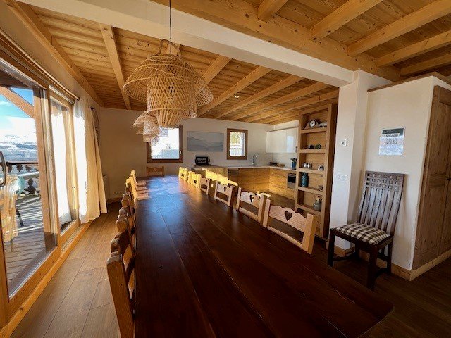BARBE DE BOUC directement sur pistes ! Vue spectaculaire, sauna, ski room, décoration soignée.