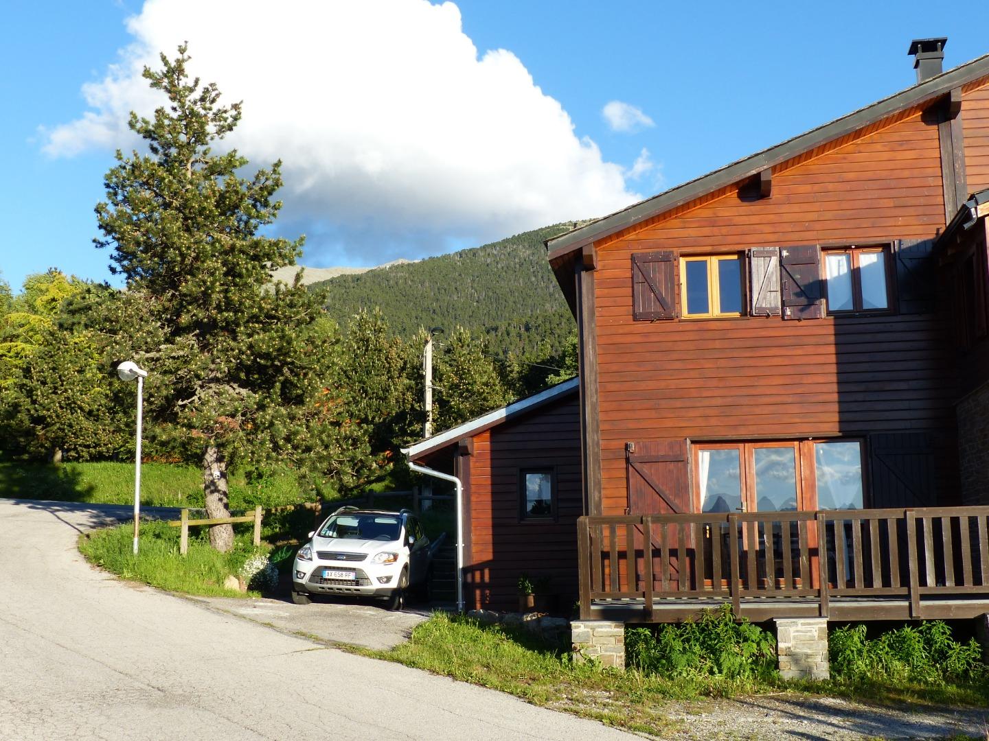 Jolie chalet  EYNE STATION avec jardin